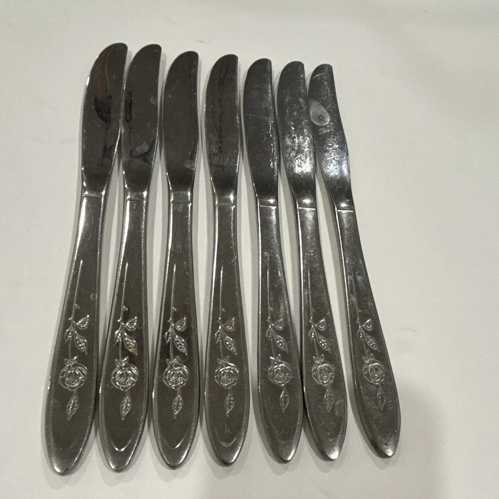 Set of 7 Oneida community stainless dinner knives in the pattern my rose